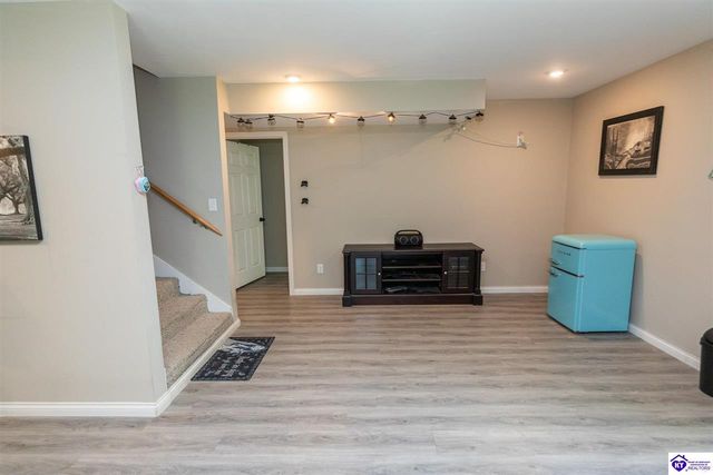 7205 S Woodland Drive, Radcliff, KY 40160