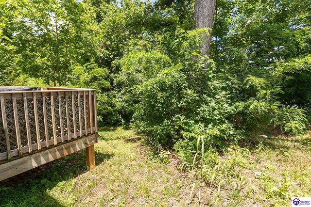 7205 S Woodland Drive, Radcliff, KY 40160