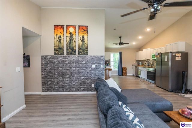 7205 S Woodland Drive, Radcliff, KY 40160
