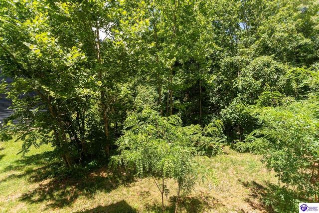 7205 S Woodland Drive, Radcliff, KY 40160
