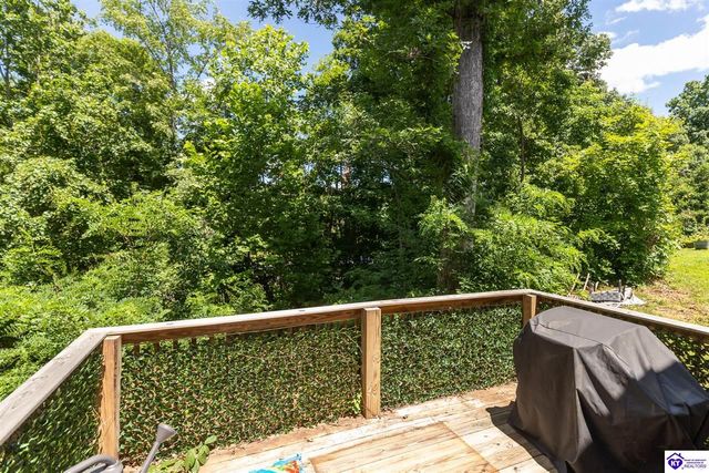 7205 S Woodland Drive, Radcliff, KY 40160