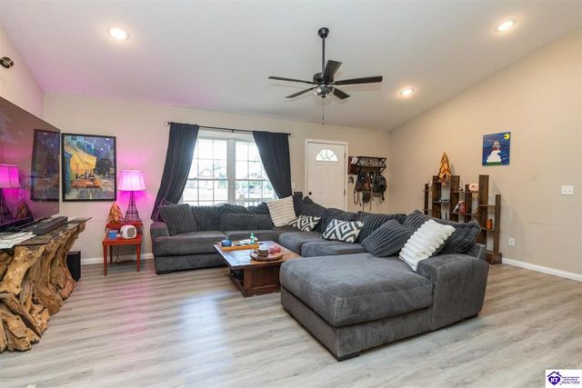 7205 S Woodland Drive, Radcliff, KY 40160