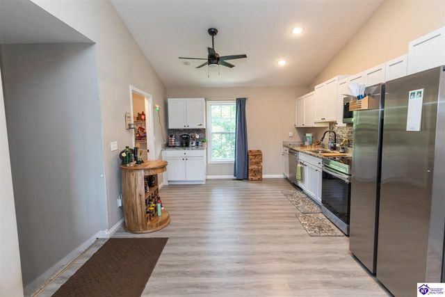 7205 S Woodland Drive, Radcliff, KY 40160
