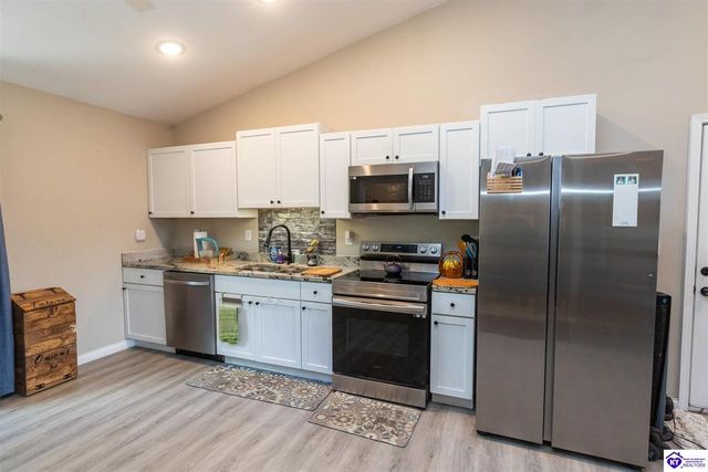 7205 S Woodland Drive, Radcliff, KY 40160