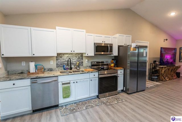 7205 S Woodland Drive, Radcliff, KY 40160