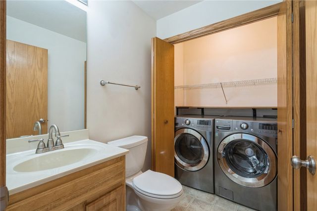 5425 Kacena Avenue B, Marion, IA 52302