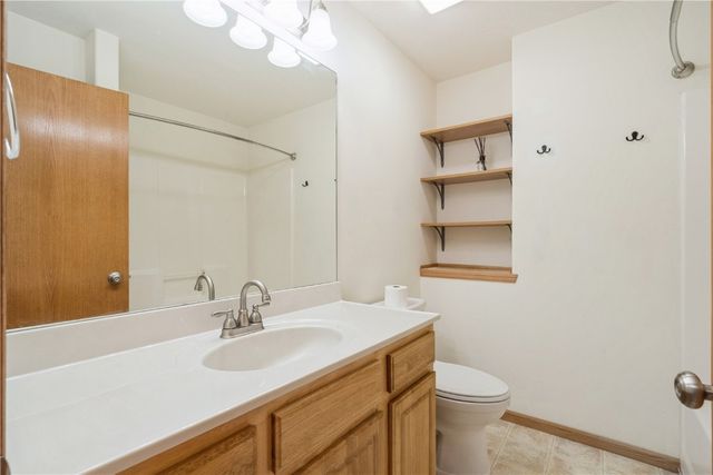 5425 Kacena Avenue B, Marion, IA 52302