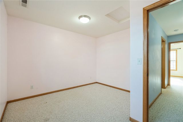 5425 Kacena Avenue B, Marion, IA 52302