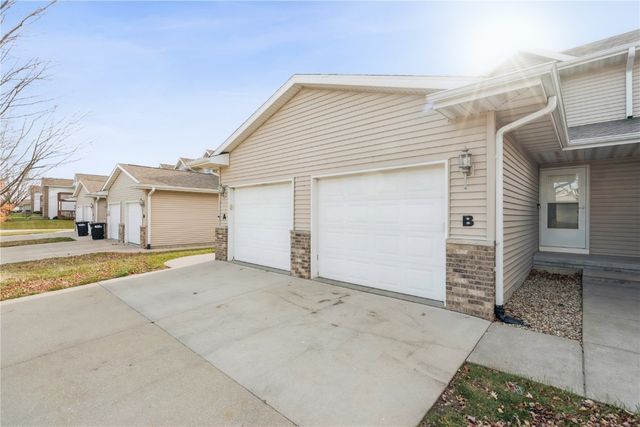 5425 Kacena Avenue B, Marion, IA 52302