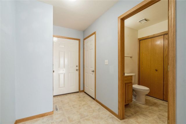 5425 Kacena Avenue B, Marion, IA 52302