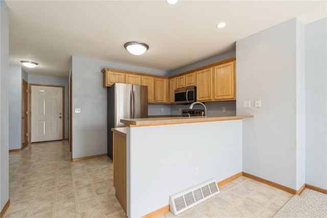 5425 Kacena Avenue B, Marion, IA 52302