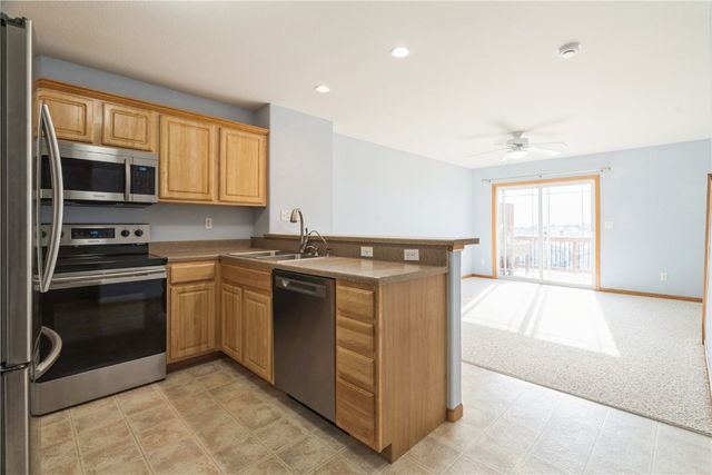 5425 Kacena Avenue B, Marion, IA 52302