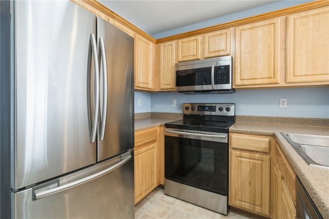 5425 Kacena Avenue B, Marion, IA 52302