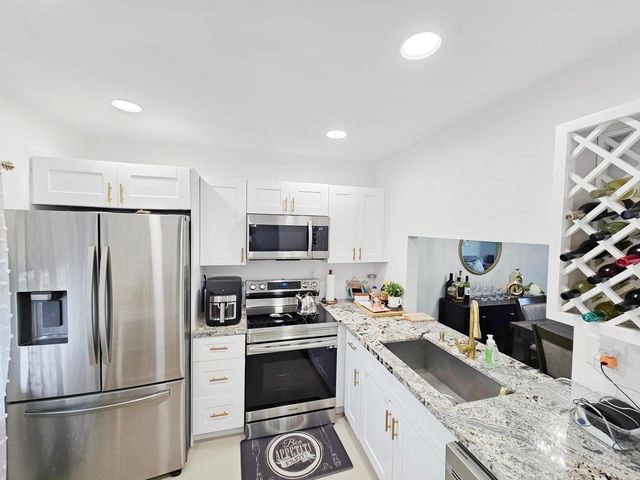 7807 Golf Cir Circle 305, Margate, FL 33063