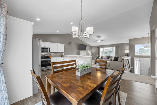 808 Marie Street, Solon, IA 52333