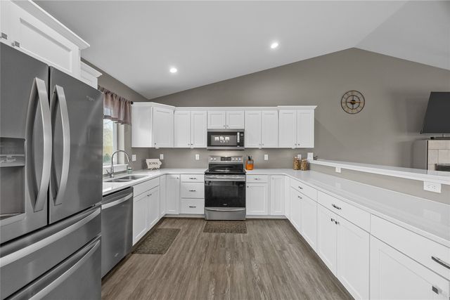 808 Marie Street, Solon, IA 52333