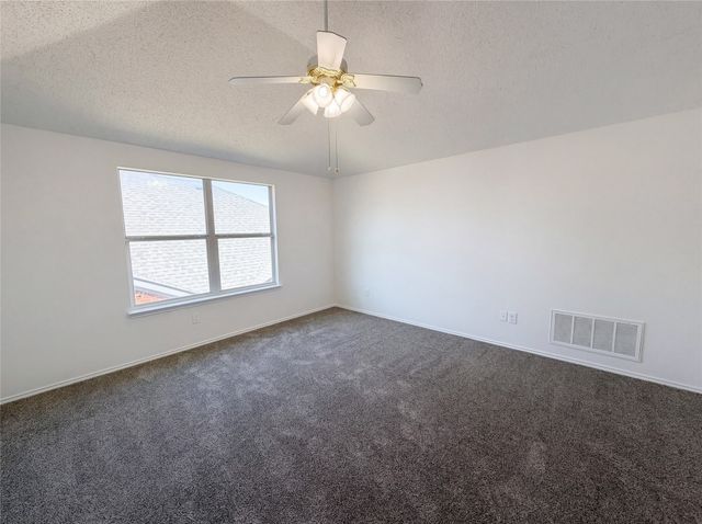 501 W Clover Park Drive, Fort Worth, TX 76140