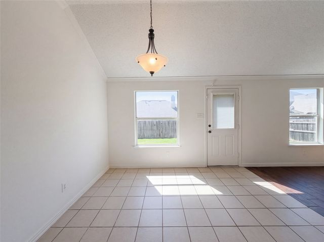 501 W Clover Park Drive, Fort Worth, TX 76140