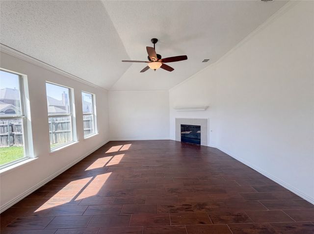 501 W Clover Park Drive, Fort Worth, TX 76140