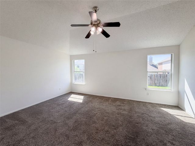 501 W Clover Park Drive, Fort Worth, TX 76140