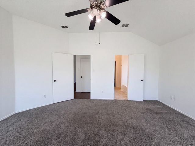 501 W Clover Park Drive, Fort Worth, TX 76140