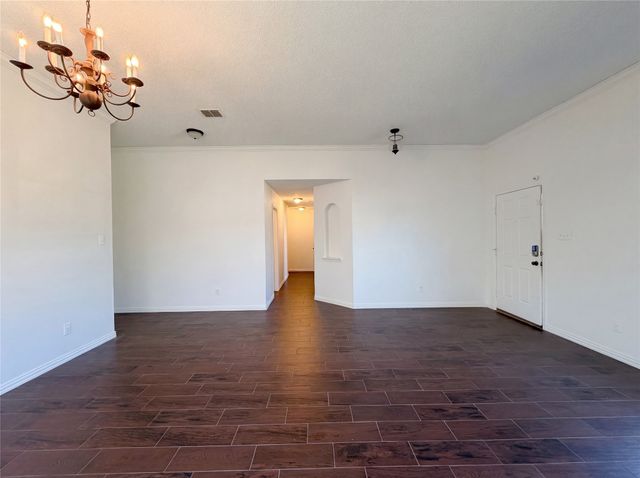 501 W Clover Park Drive, Fort Worth, TX 76140