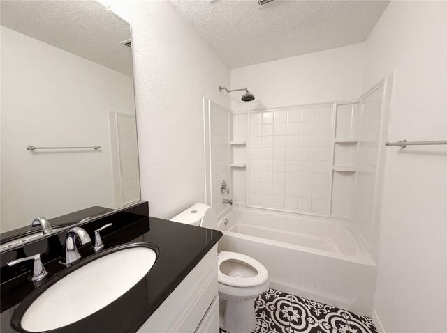 501 W Clover Park Drive, Fort Worth, TX 76140