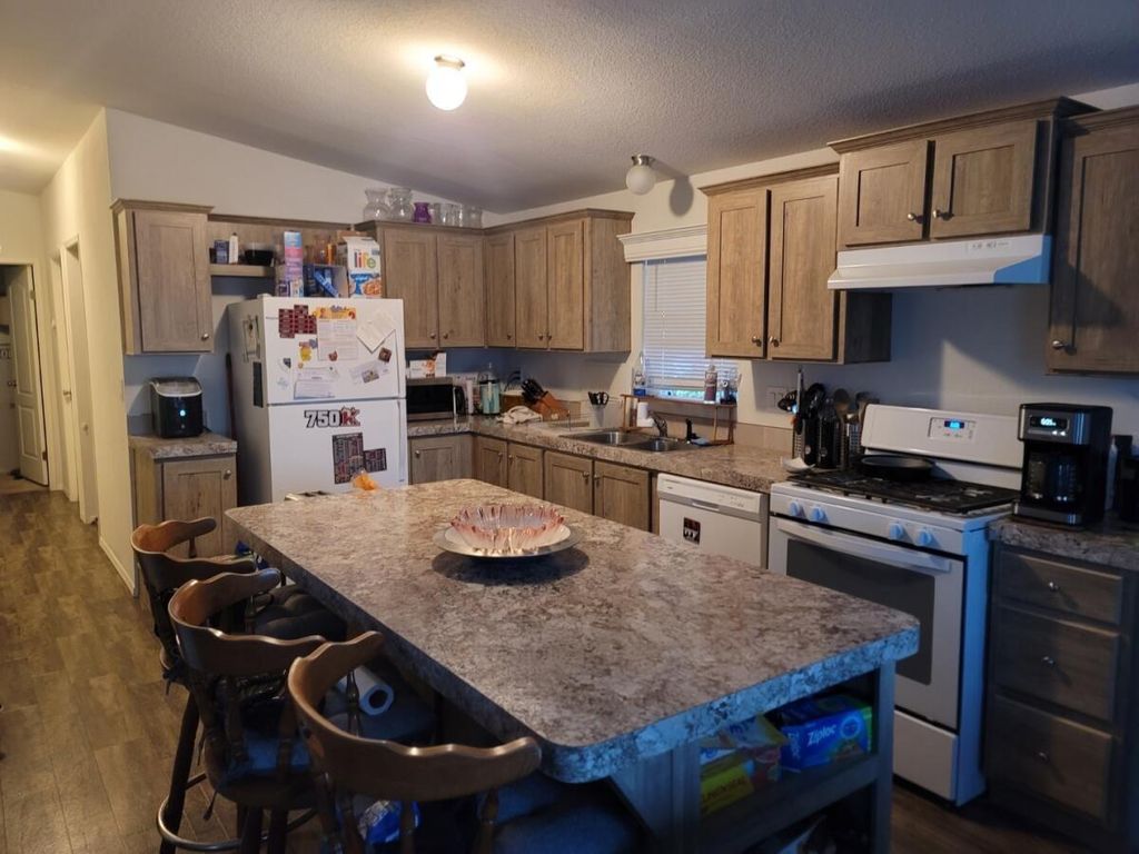 Image 9 of property listing at 2575 S Willow Avenue # 164, Fresno, CA 93725