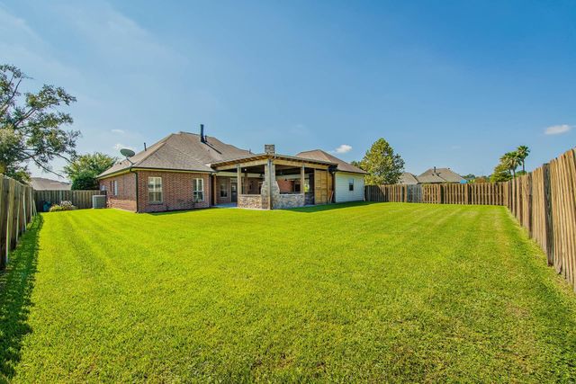 167 Northlake Drive, Thibodaux, LA 70301