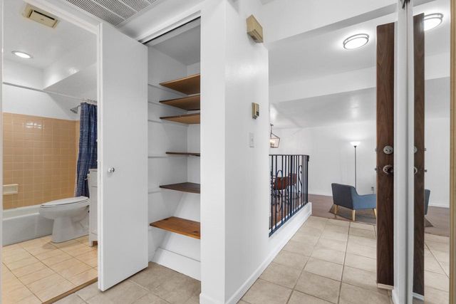 5266 S Somerset LANE, Greenfield, WI 53221