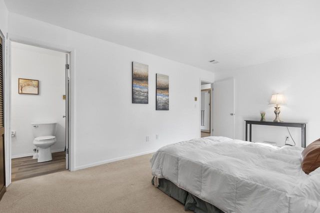 5266 S Somerset LANE, Greenfield, WI 53221