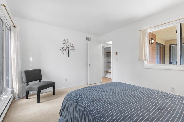 5266 S Somerset LANE, Greenfield, WI 53221