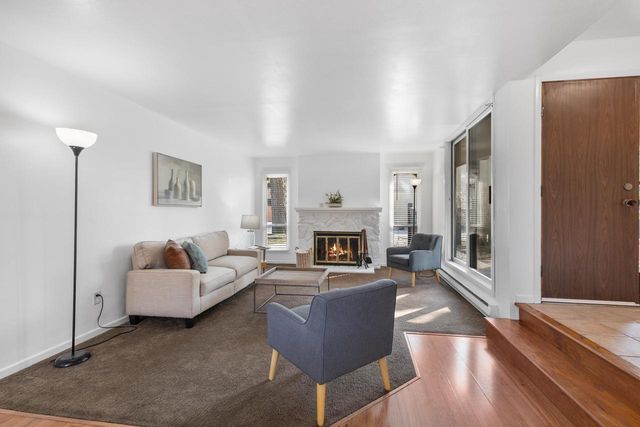 5266 S Somerset LANE, Greenfield, WI 53221