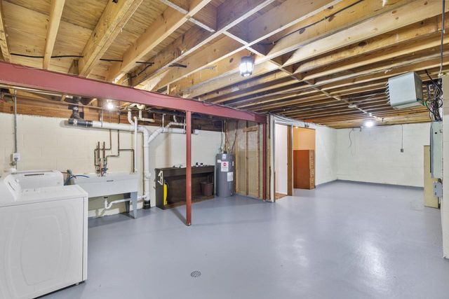 5266 S Somerset LANE, Greenfield, WI 53221