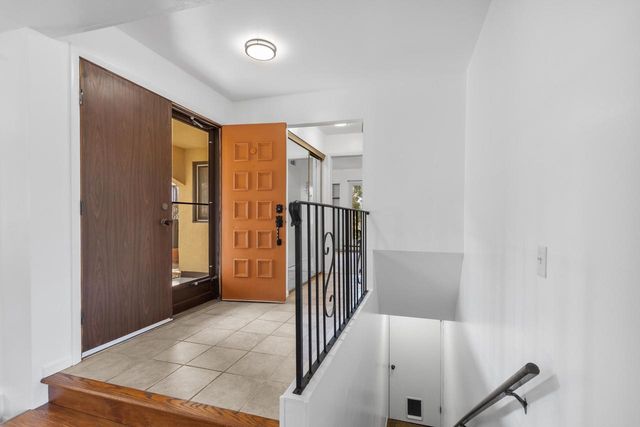 5266 S Somerset LANE, Greenfield, WI 53221