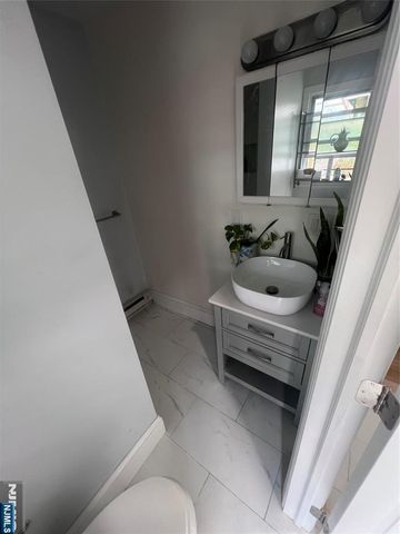 285 Highwood Avenue, Teaneck, NJ 07666