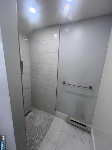 285 Highwood Avenue, Teaneck, NJ 07666