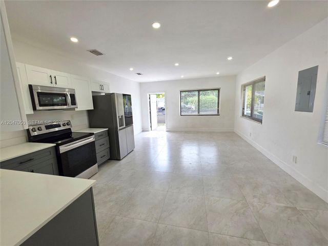 1102 NW 103rd St, Miami, FL 33150