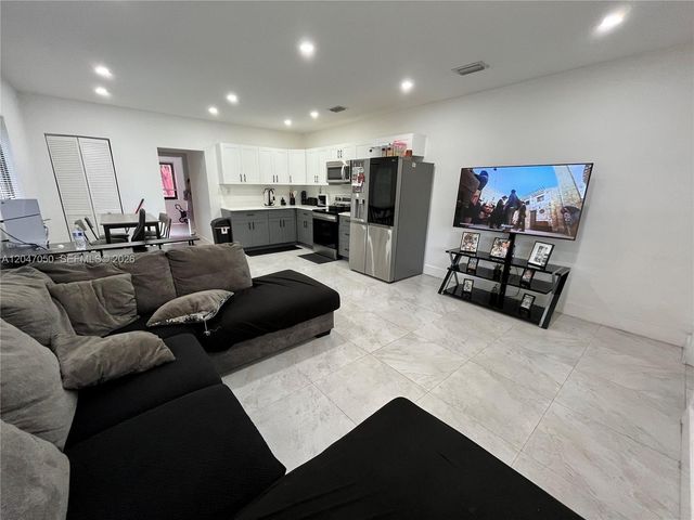 1102 NW 103rd St, Miami, FL 33150