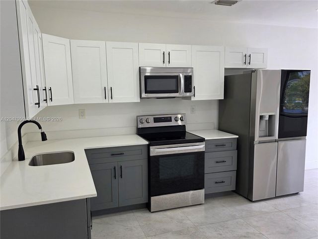 1102 NW 103rd St, Miami, FL 33150