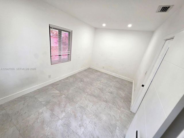 1102 NW 103rd St, Miami, FL 33150