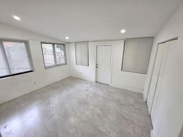 1102 NW 103rd St, Miami, FL 33150