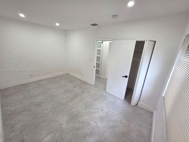 1102 NW 103rd St, Miami, FL 33150