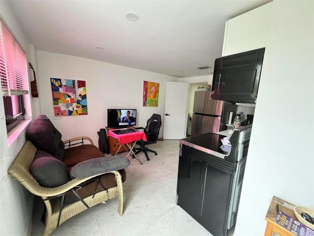 1102 NW 103rd St, Miami, FL 33150