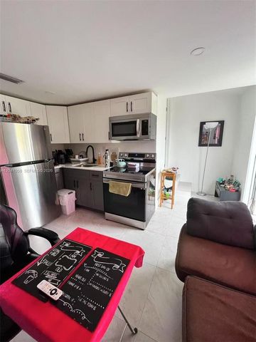 1102 NW 103rd St, Miami, FL 33150