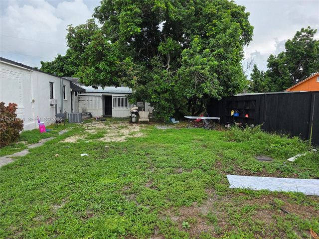 1102 NW 103rd St, Miami, FL 33150
