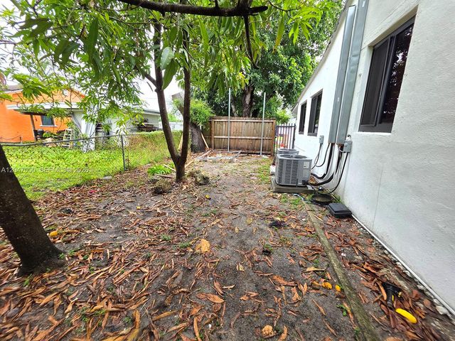 1102 NW 103rd St, Miami, FL 33150