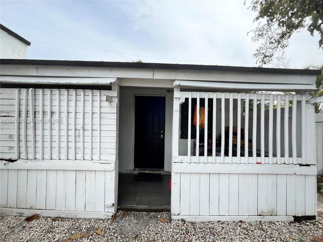 1102 NW 103rd St, Miami, FL 33150