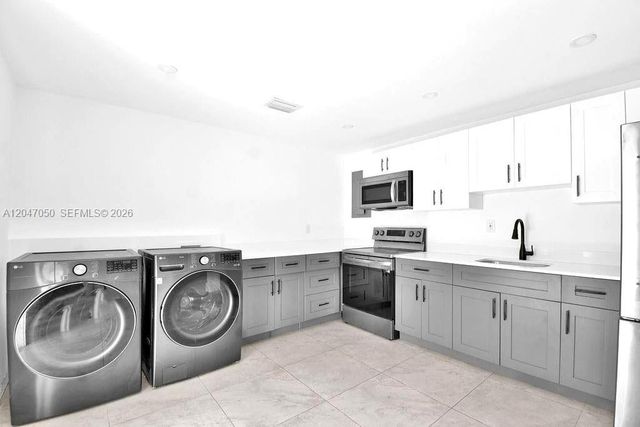 1102 NW 103rd St, Miami, FL 33150
