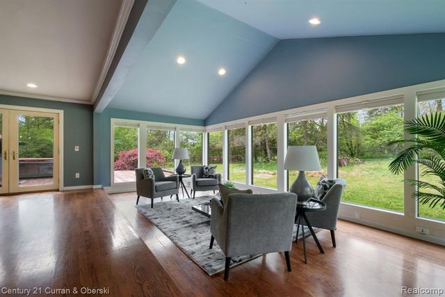 27869 Old Colony Street, Farmington, MI 48334